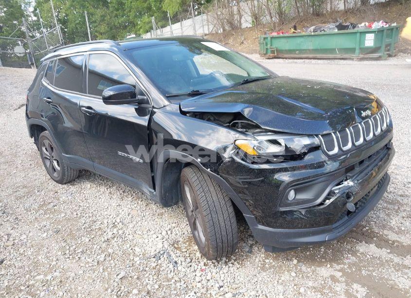 2022 Jeep Compass LATITUDE LUX 4X4 (VIN 3C4NJDFBXNT141932) main photo