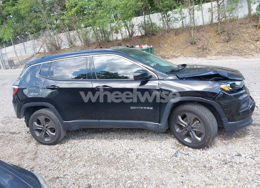 Photo 14 of 2022 Jeep Compass LATITUDE LUX 4X4 (VIN 3C4NJDFBXNT141932)