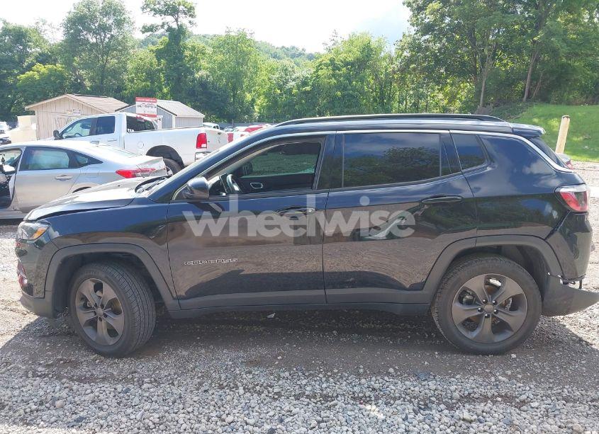 Photo 15 of 2022 Jeep Compass LATITUDE LUX 4X4 (VIN 3C4NJDFBXNT141932)