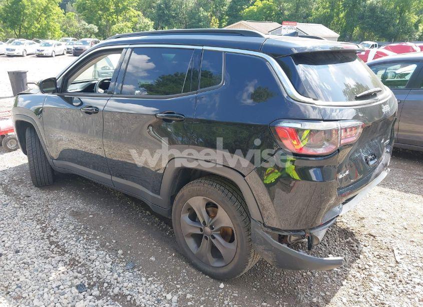 Photo 3 of 2022 Jeep Compass LATITUDE LUX 4X4 (VIN 3C4NJDFBXNT141932)
