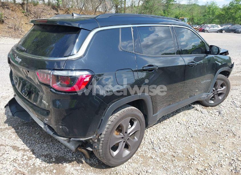 Photo 4 of 2022 Jeep Compass LATITUDE LUX 4X4 (VIN 3C4NJDFBXNT141932)