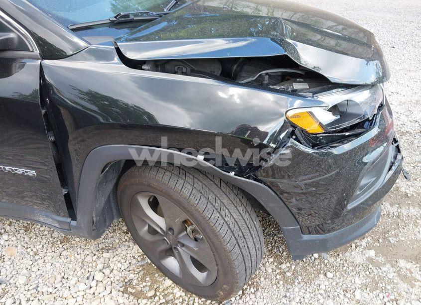 Photo 6 of 2022 Jeep Compass LATITUDE LUX 4X4 (VIN 3C4NJDFBXNT141932)