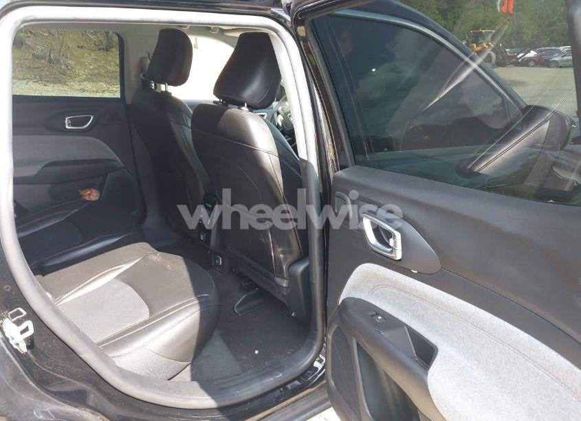 Photo 8 of 2022 Jeep Compass LATITUDE LUX 4X4 (VIN 3C4NJDFBXNT141932)