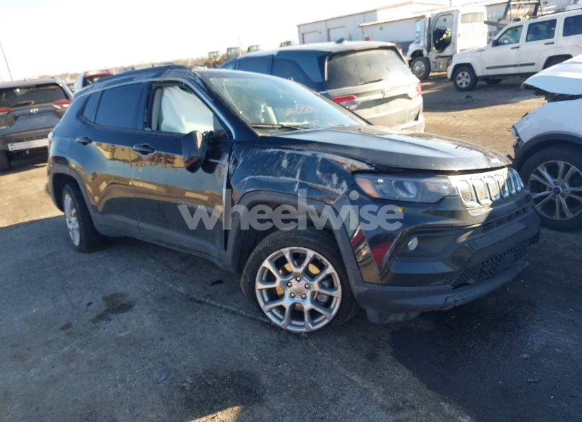 2022 Jeep Compass LATITUDE LUX 4X4 (VIN 3C4NJDFBXNT224650) main photo