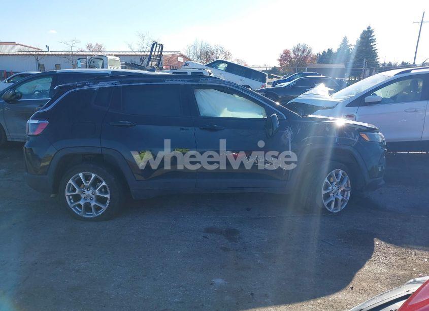 Photo 13 of 2022 Jeep Compass LATITUDE LUX 4X4 (VIN 3C4NJDFBXNT224650)