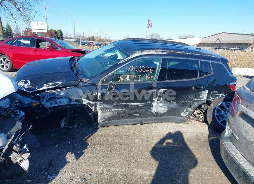 Photo 14 of 2022 Jeep Compass LATITUDE LUX 4X4 (VIN 3C4NJDFBXNT224650)