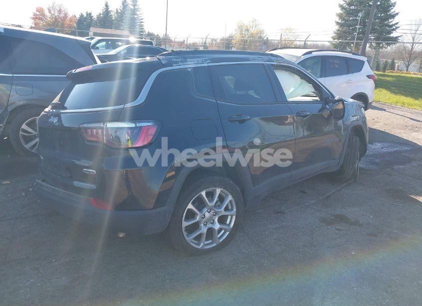 Photo 4 of 2022 Jeep Compass LATITUDE LUX 4X4 (VIN 3C4NJDFBXNT224650)
