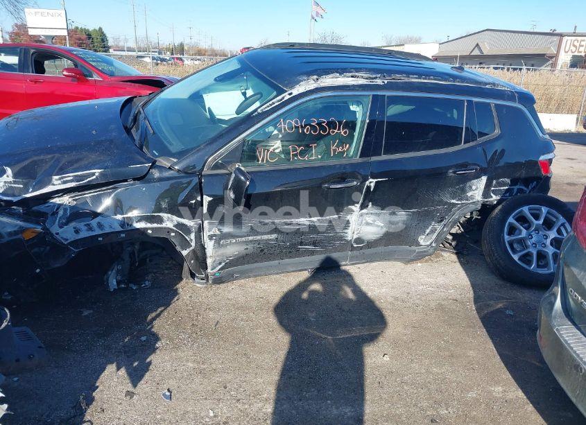 Photo 6 of 2022 Jeep Compass LATITUDE LUX 4X4 (VIN 3C4NJDFBXNT224650)