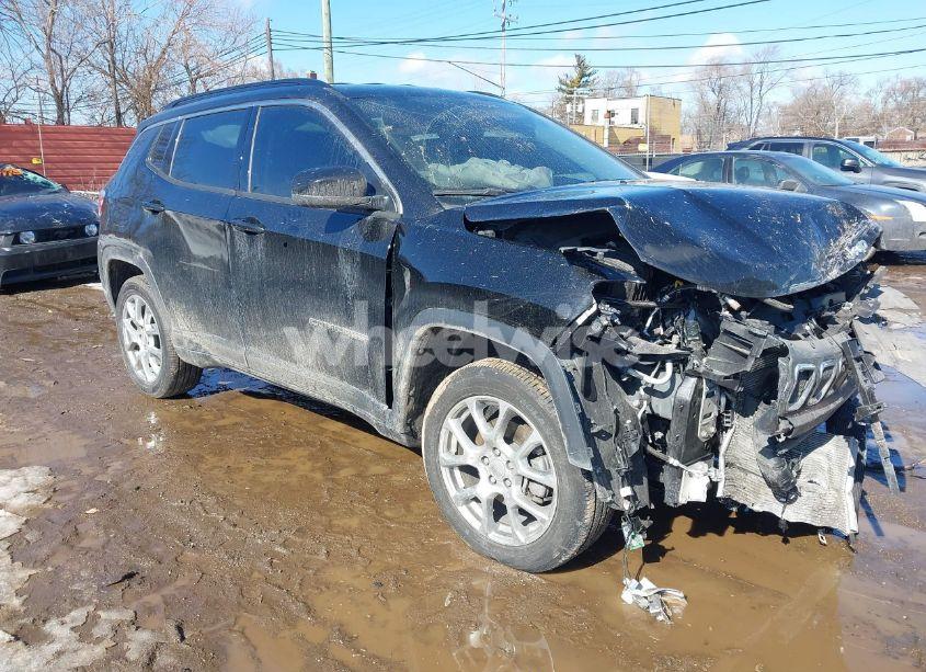 2022 Jeep Compass LATITUDE LUX 4X4 (VIN 3C4NJDFBXNT236197) main photo