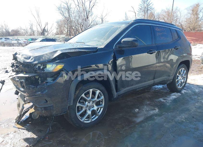 Photo 2 of 2022 Jeep Compass LATITUDE LUX 4X4 (VIN 3C4NJDFBXNT236197)