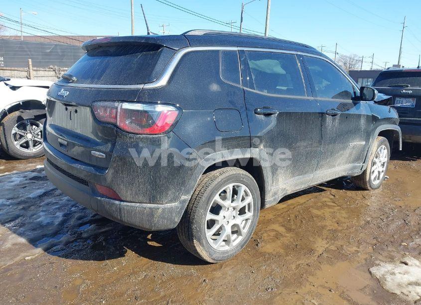 Photo 4 of 2022 Jeep Compass LATITUDE LUX 4X4 (VIN 3C4NJDFBXNT236197)