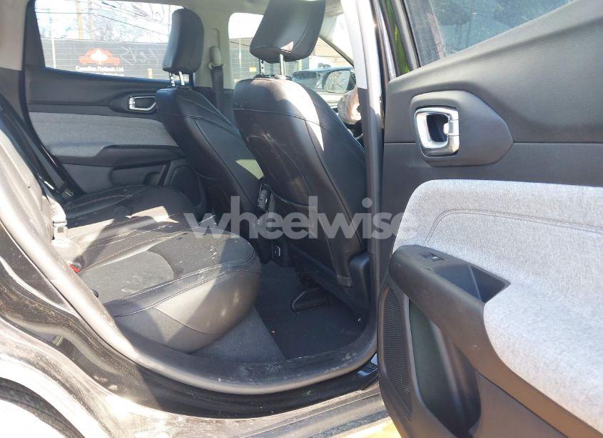 Photo 8 of 2022 Jeep Compass LATITUDE LUX 4X4 (VIN 3C4NJDFBXNT236197)