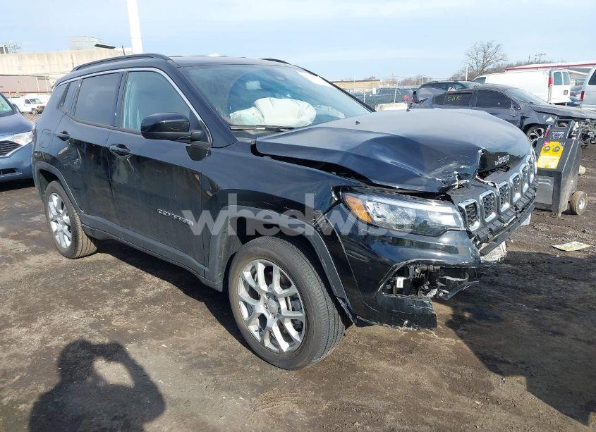 2024 Jeep Compass LATITUDE LUX FWD (VIN 3C4NJDFN0RT140417) main photo