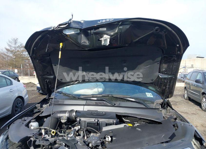 Photo 10 of 2024 Jeep Compass LATITUDE LUX FWD (VIN 3C4NJDFN0RT140417)