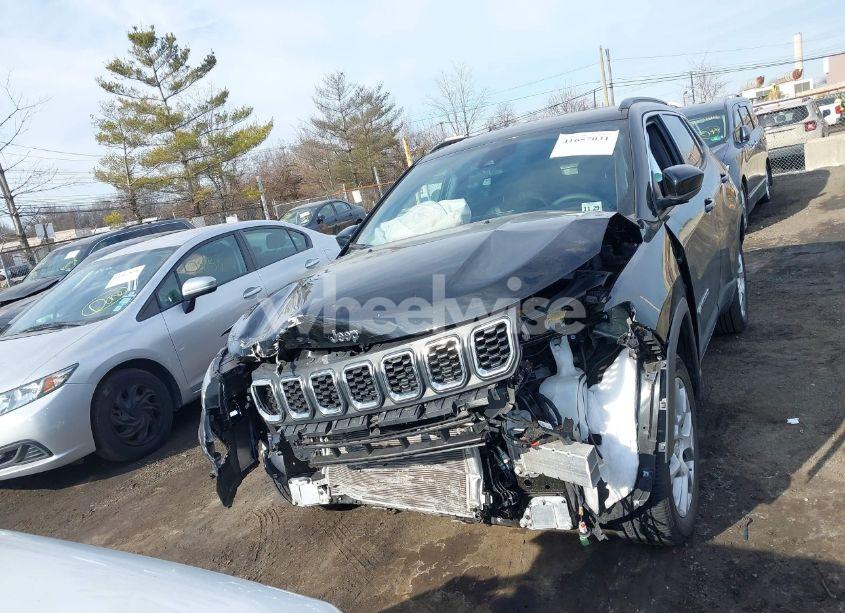 Photo 12 of 2024 Jeep Compass LATITUDE LUX FWD (VIN 3C4NJDFN0RT140417)
