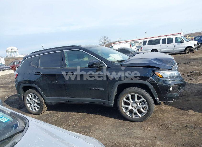 Photo 13 of 2024 Jeep Compass LATITUDE LUX FWD (VIN 3C4NJDFN0RT140417)
