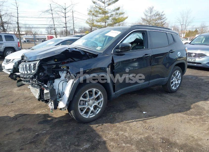 Photo 2 of 2024 Jeep Compass LATITUDE LUX FWD (VIN 3C4NJDFN0RT140417)