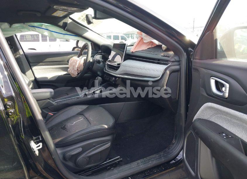 Photo 5 of 2024 Jeep Compass LATITUDE LUX FWD (VIN 3C4NJDFN0RT140417)