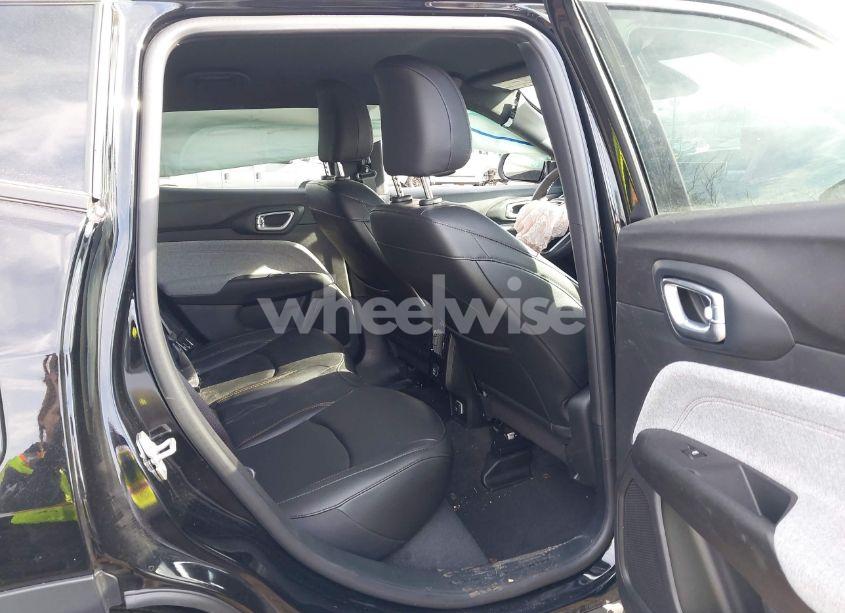 Photo 8 of 2024 Jeep Compass LATITUDE LUX FWD (VIN 3C4NJDFN0RT140417)