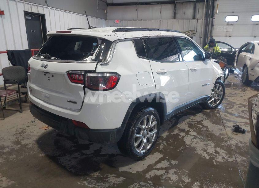 Photo 4 of 2024 Jeep Compass LATITUDE LUX FWD (VIN 3C4NJDFN1RT125912)