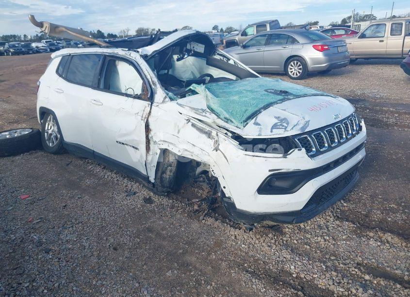 2024 Jeep Compass LATITUDE LUX FWD (VIN 3C4NJDFN3RT143876) main photo