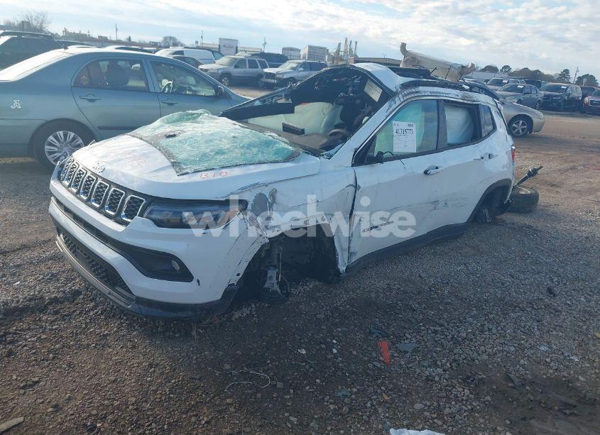 Photo 2 of 2024 Jeep Compass LATITUDE LUX FWD (VIN 3C4NJDFN3RT143876)