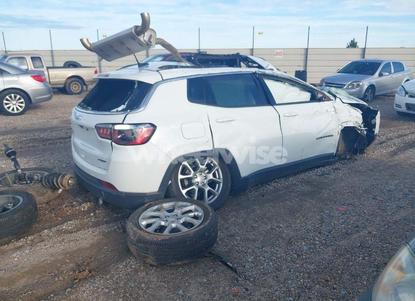 Photo 4 of 2024 Jeep Compass LATITUDE LUX FWD (VIN 3C4NJDFN3RT143876)