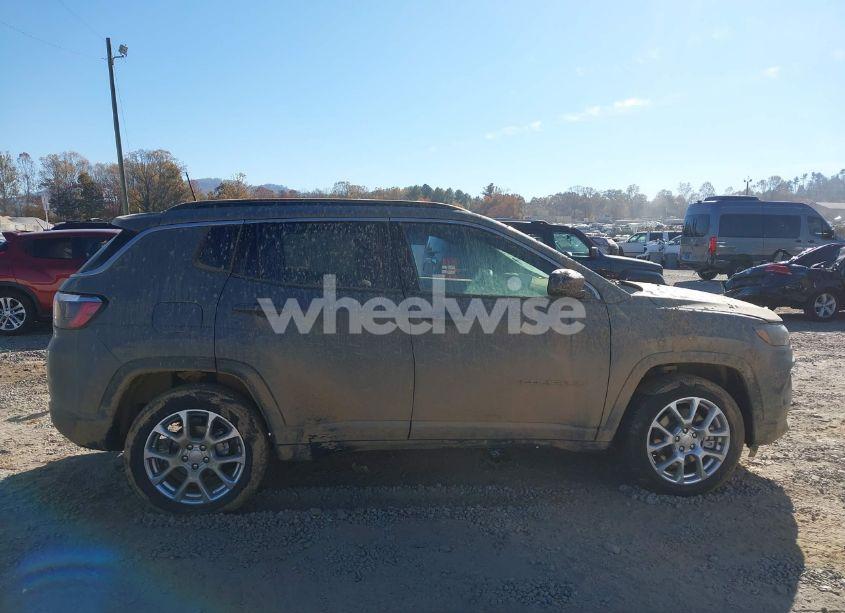 Photo 13 of 2023 Jeep Compass LATITUDE LUX FWD (VIN 3C4NJDFN4PT521619)