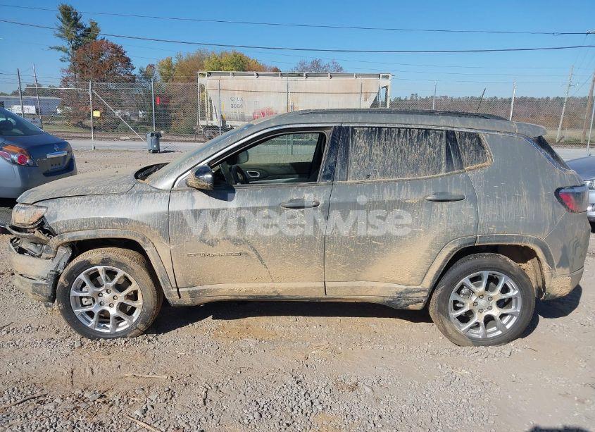 Photo 14 of 2023 Jeep Compass LATITUDE LUX FWD (VIN 3C4NJDFN4PT521619)