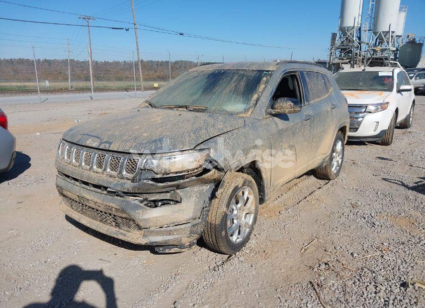 Photo 2 of 2023 Jeep Compass LATITUDE LUX FWD (VIN 3C4NJDFN4PT521619)