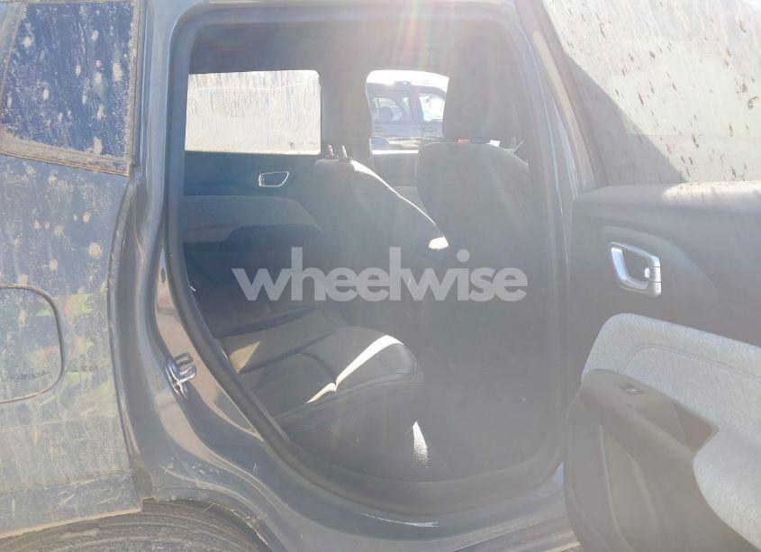 Photo 8 of 2023 Jeep Compass LATITUDE LUX FWD (VIN 3C4NJDFN4PT521619)