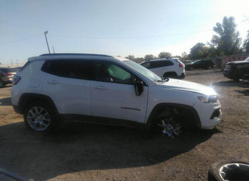 Photo 14 of 2024 Jeep Compass LATITUDE LUX FWD (VIN 3C4NJDFN4RT594007)
