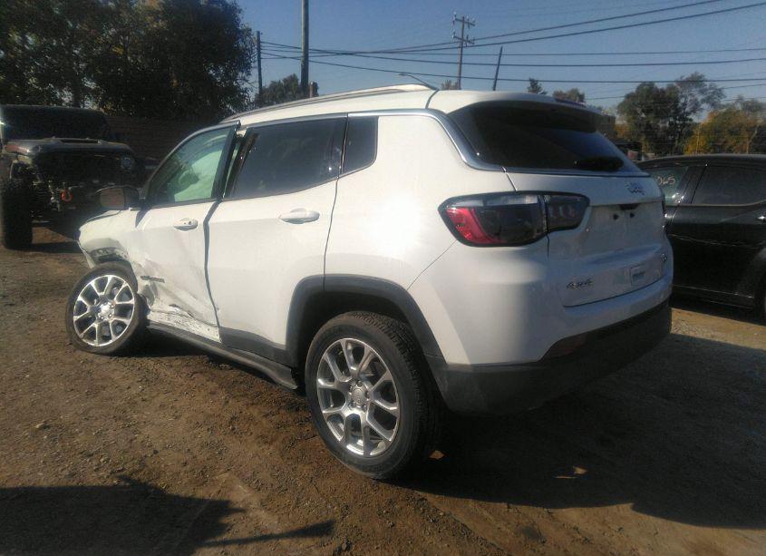 Photo 3 of 2024 Jeep Compass LATITUDE LUX FWD (VIN 3C4NJDFN4RT594007)
