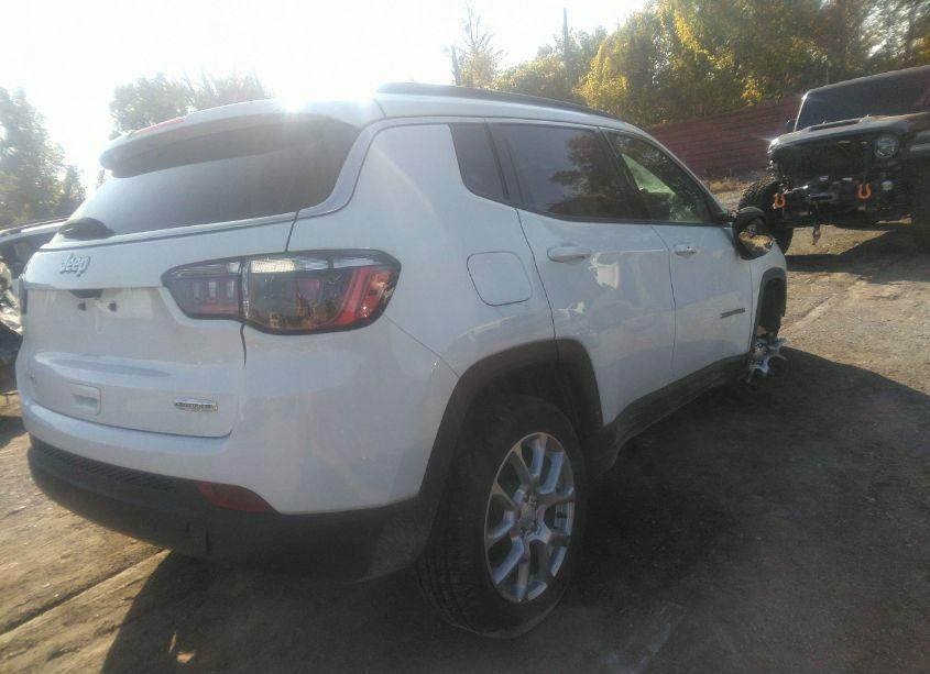 Photo 4 of 2024 Jeep Compass LATITUDE LUX FWD (VIN 3C4NJDFN4RT594007)