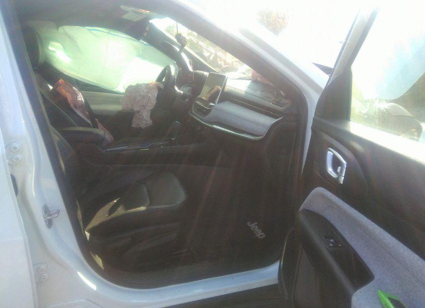 Photo 5 of 2024 Jeep Compass LATITUDE LUX FWD (VIN 3C4NJDFN4RT594007)