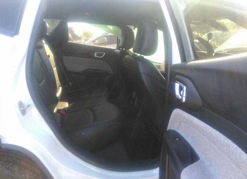 Photo 8 of 2024 Jeep Compass LATITUDE LUX FWD (VIN 3C4NJDFN4RT594007)