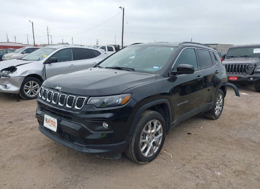 Photo 2 of 2023 Jeep Compass LATITUDE LUX FWD (VIN 3C4NJDFN5PT514713)