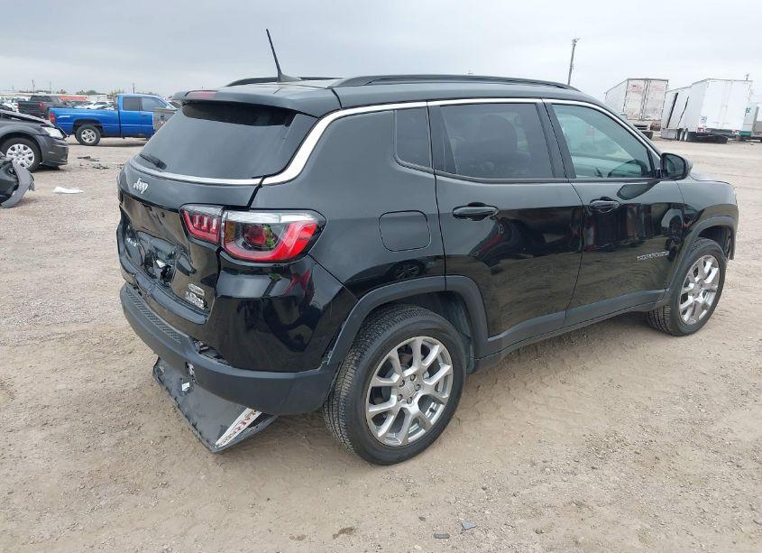 Photo 4 of 2023 Jeep Compass LATITUDE LUX FWD (VIN 3C4NJDFN5PT514713)