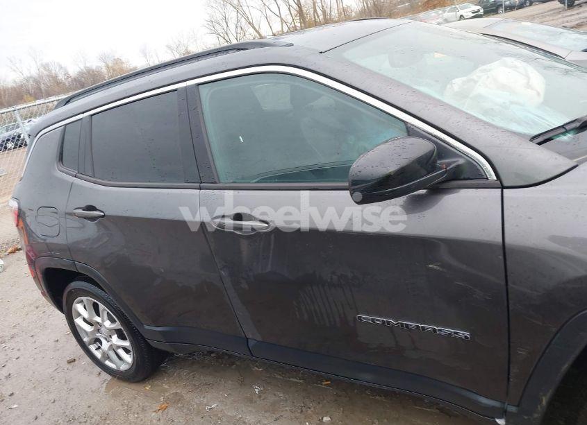 Photo 13 of 2023 Jeep Compass LATITUDE LUX FWD (VIN 3C4NJDFN7PT530749)