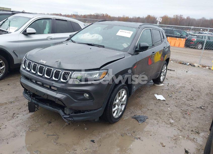 Photo 2 of 2023 Jeep Compass LATITUDE LUX FWD (VIN 3C4NJDFN7PT530749)