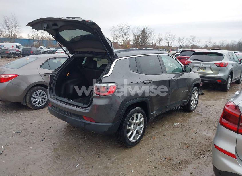 Photo 4 of 2023 Jeep Compass LATITUDE LUX FWD (VIN 3C4NJDFN7PT530749)