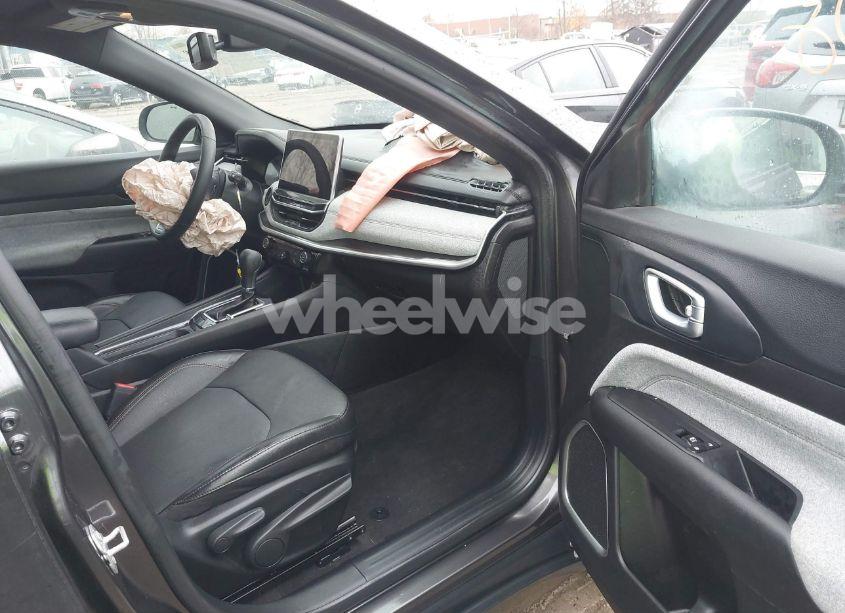 Photo 5 of 2023 Jeep Compass LATITUDE LUX FWD (VIN 3C4NJDFN7PT530749)