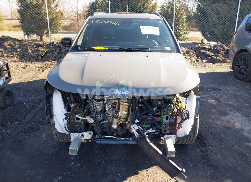 Photo 12 of 2024 Jeep Compass LATITUDE LUX FWD (VIN 3C4NJDFN7RT577170)