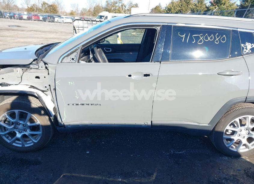 Photo 14 of 2024 Jeep Compass LATITUDE LUX FWD (VIN 3C4NJDFN7RT577170)