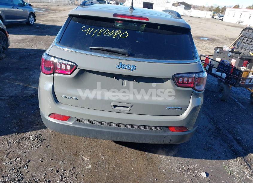 Photo 16 of 2024 Jeep Compass LATITUDE LUX FWD (VIN 3C4NJDFN7RT577170)