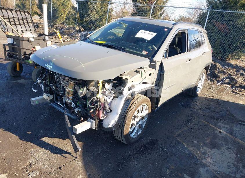 Photo 2 of 2024 Jeep Compass LATITUDE LUX FWD (VIN 3C4NJDFN7RT577170)