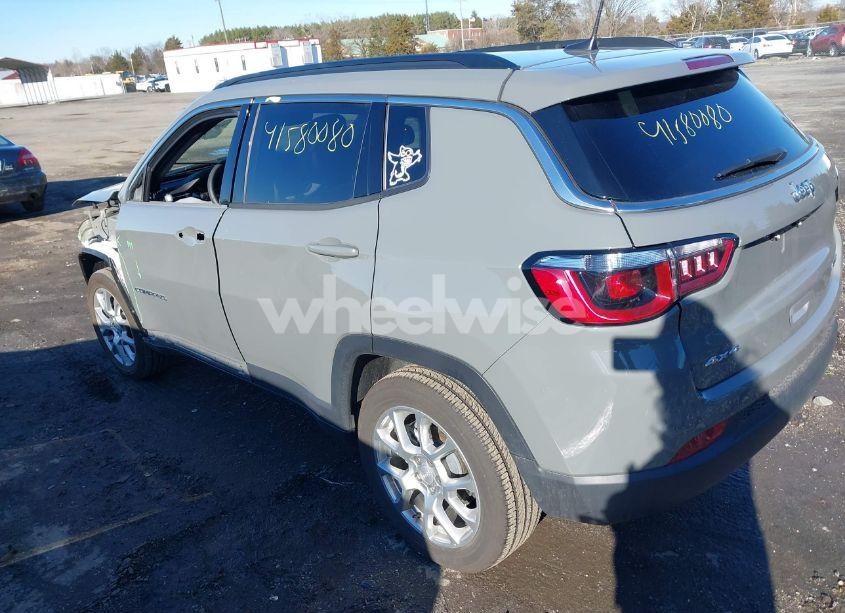 Photo 3 of 2024 Jeep Compass LATITUDE LUX FWD (VIN 3C4NJDFN7RT577170)