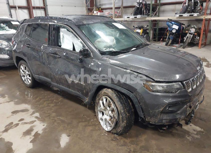 2024 Jeep Compass LATITUDE LUX FWD (VIN 3C4NJDFN9RT120859) main photo