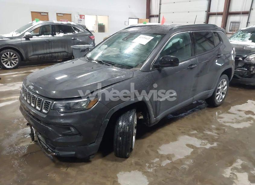Photo 2 of 2024 Jeep Compass LATITUDE LUX FWD (VIN 3C4NJDFN9RT120859)