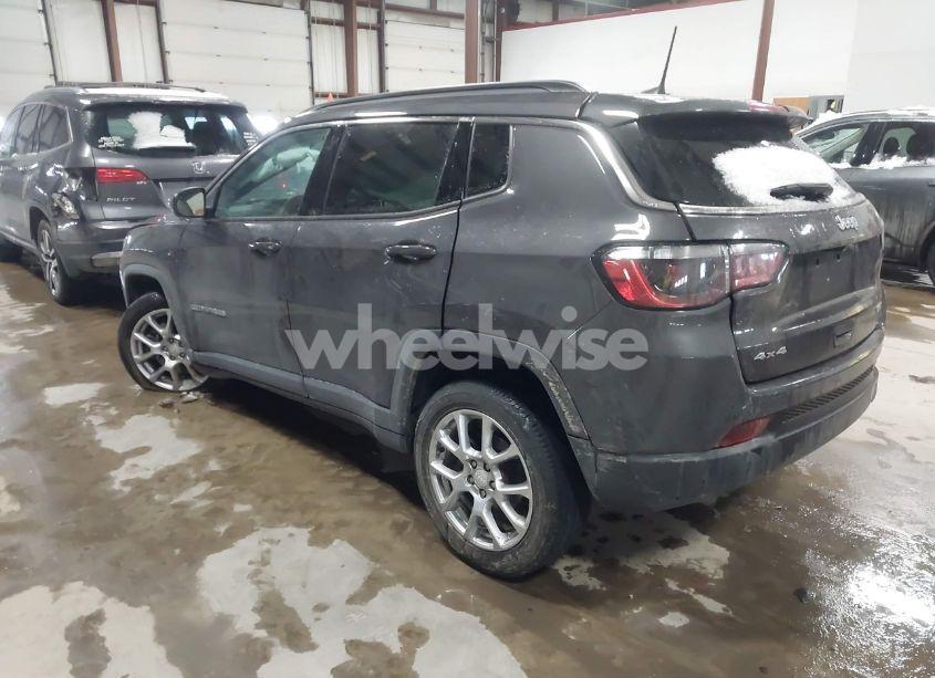 Photo 3 of 2024 Jeep Compass LATITUDE LUX FWD (VIN 3C4NJDFN9RT120859)